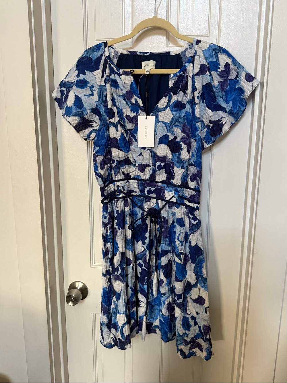 NWT Blue Floral Short Sleeve Tie-Waist Dress